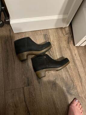Dansko Max Black Leather Ankle Booties